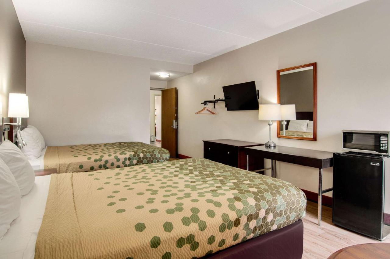 Econo Lodge Cadillac By Choice Luaran gambar