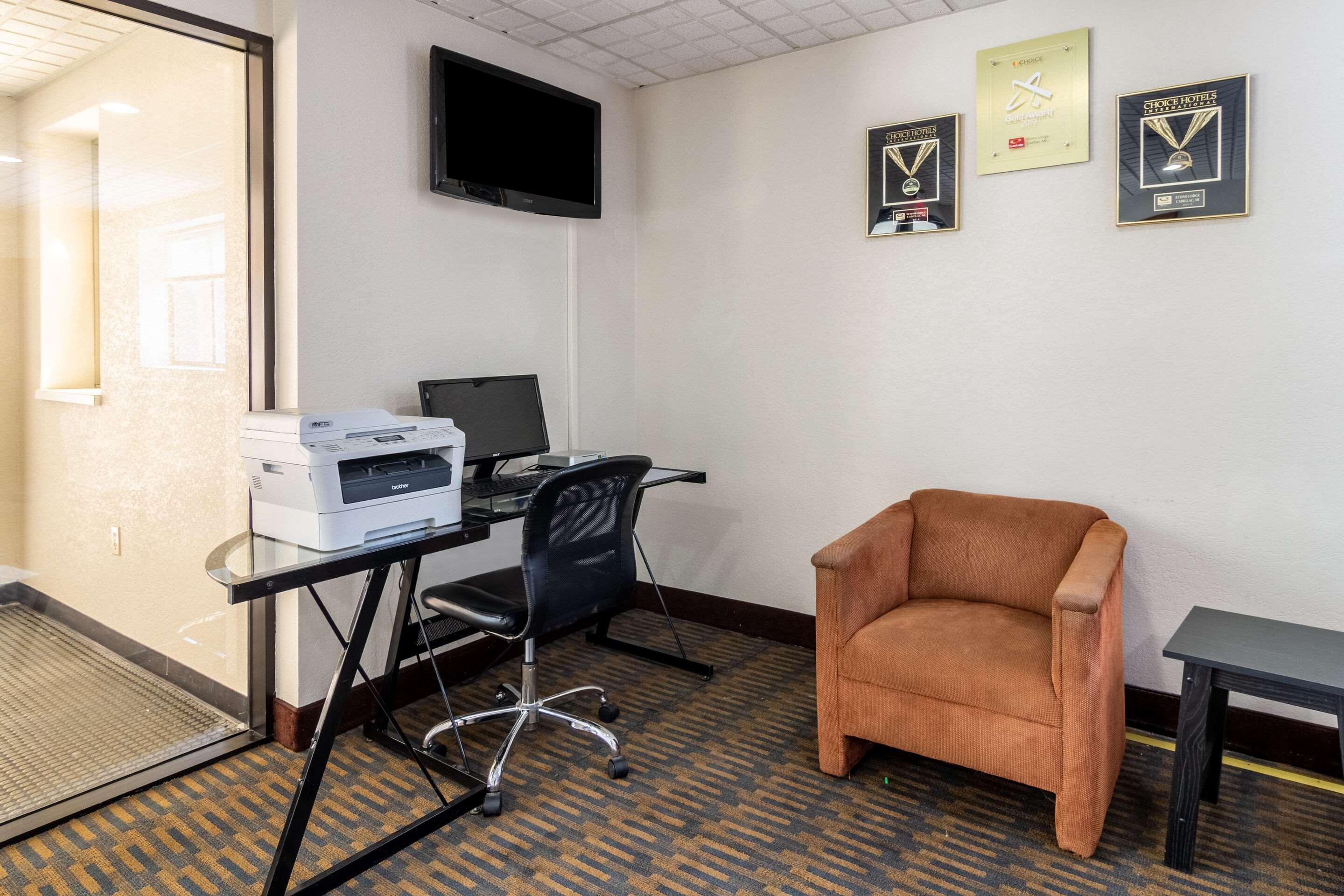 Econo Lodge Cadillac By Choice Luaran gambar