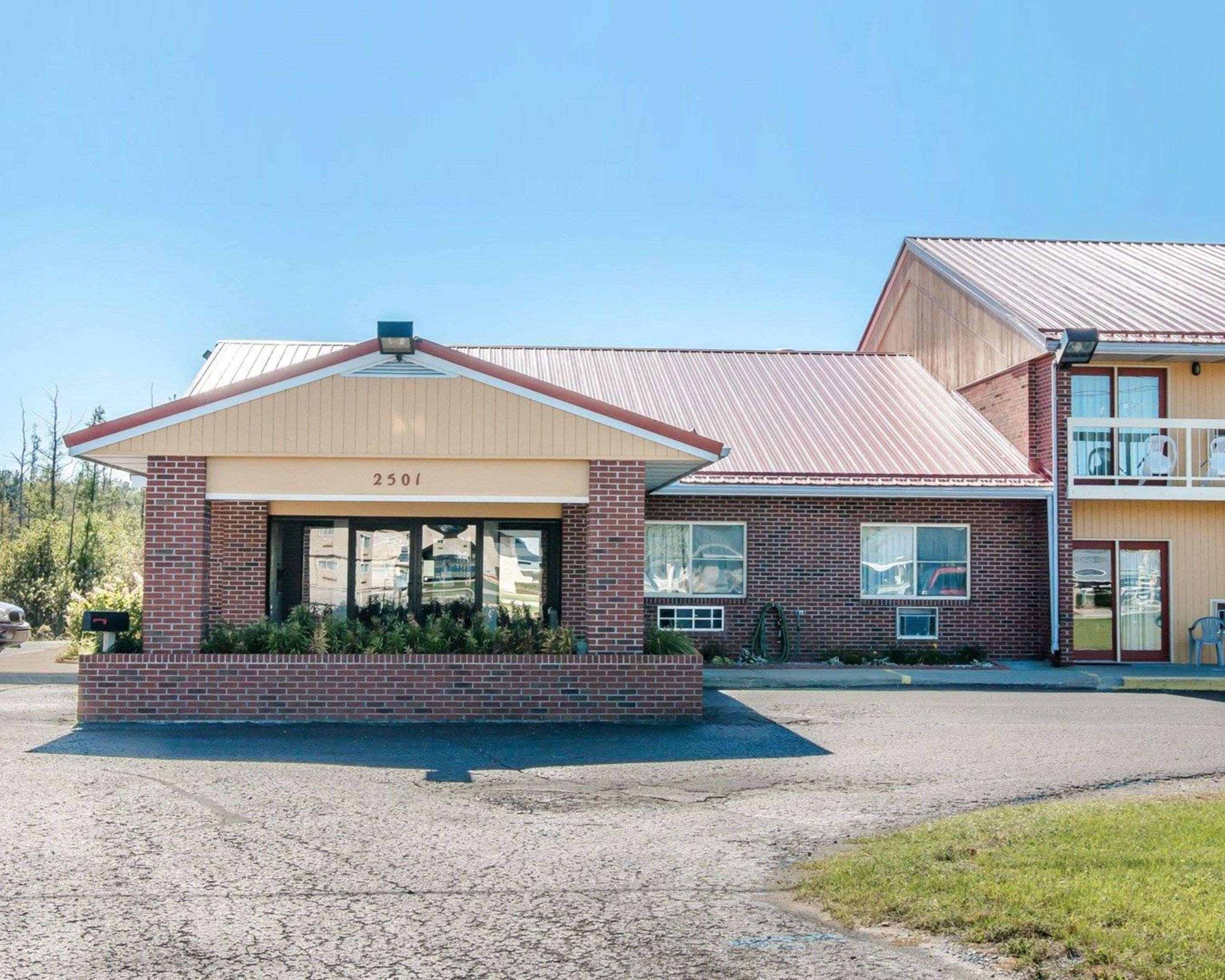 Econo Lodge Cadillac By Choice Luaran gambar